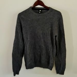 Men's H&M medium dark gray sweater